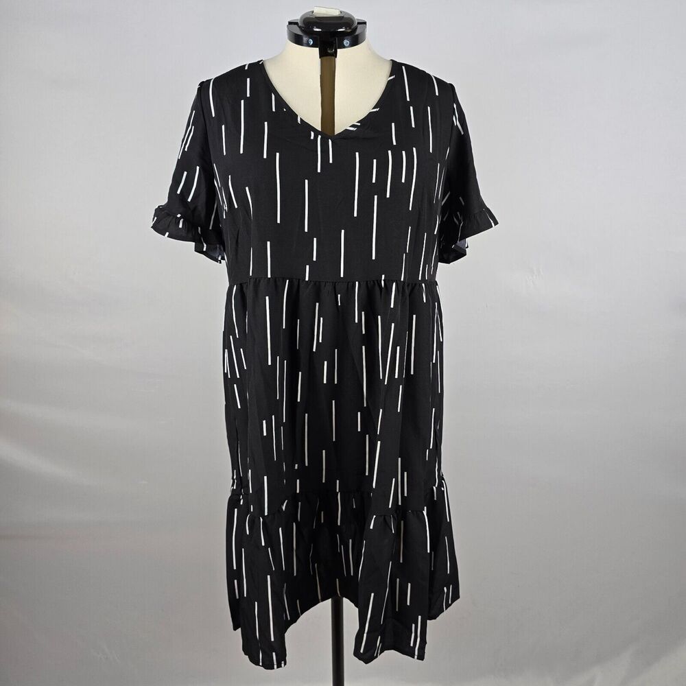 Bloomchic Dress Women's 1X Knee Short Ruffle Sleeves Black White Stripe NWT